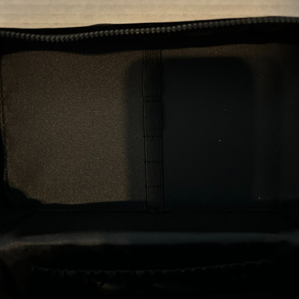 ✨ Rare YSL Velvet Travel Case - Perfect Gift or Private Luxury - Picture 8 of 11